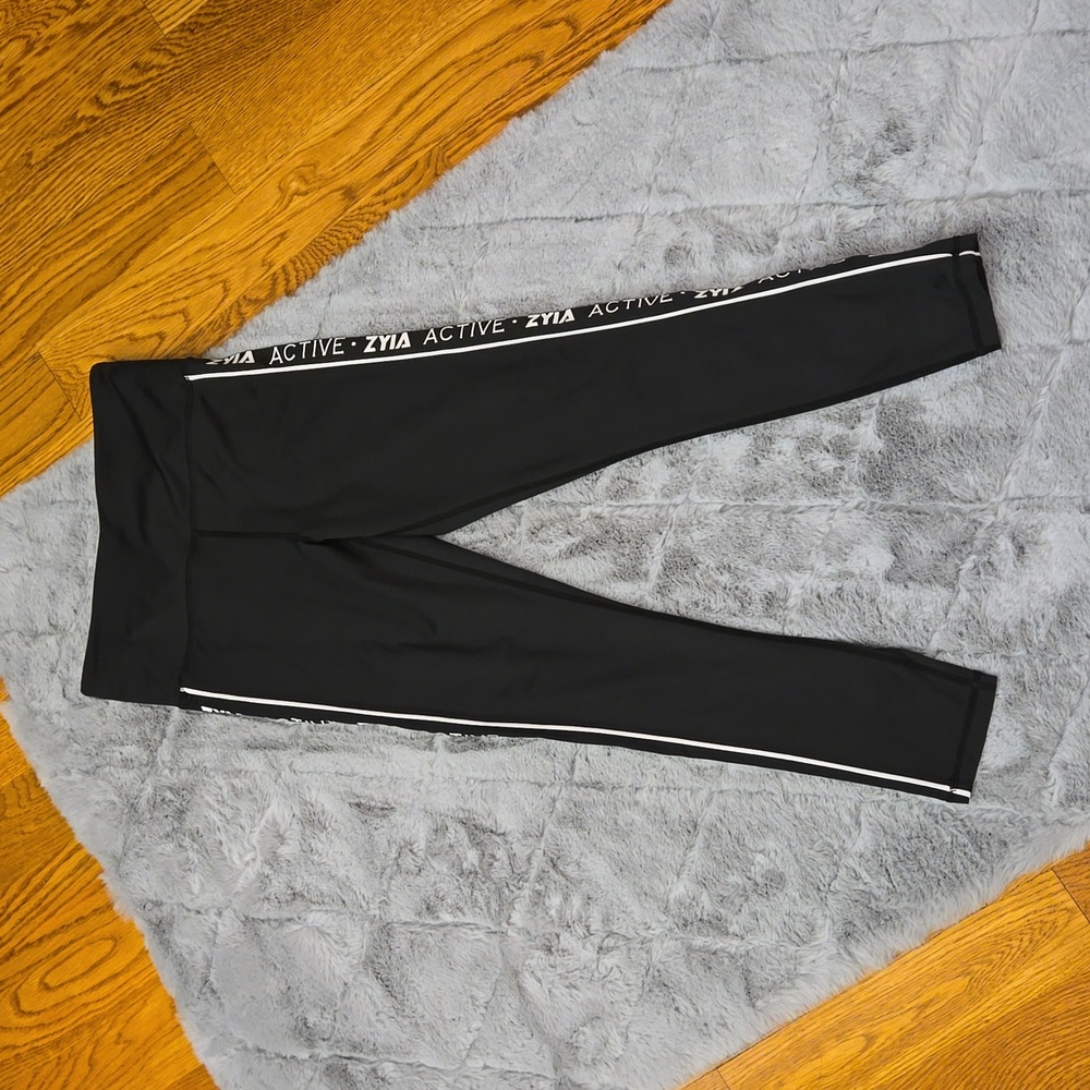 ZYIA Active Black/White Athletic Leggings, Women's Size 6-8, Great Condition